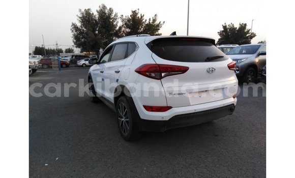 Gura Imported Hyundai Tucson White Imodoka i Import - Dubai mu Uganda Gura Imported Hyundai Tucson White Imodoka i Import - Dubai mu Uganda