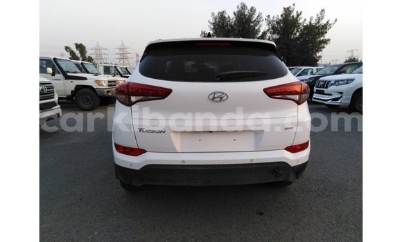 Gura Imported Hyundai Tucson White Imodoka i Import - Dubai mu Uganda Gura Imported Hyundai Tucson White Imodoka i Import - Dubai mu Uganda