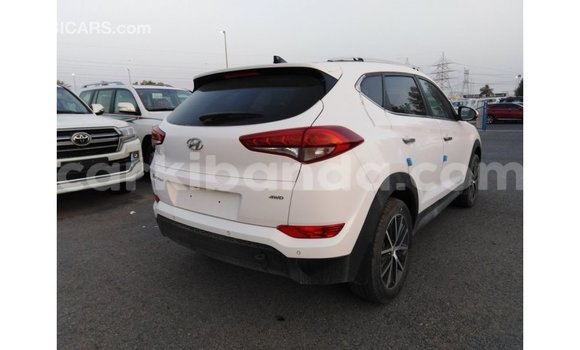 Gura Imported Hyundai Tucson White Imodoka i Import - Dubai mu Uganda Gura Imported Hyundai Tucson White Imodoka i Import - Dubai mu Uganda