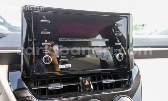 Acheter Import Voiture Toyota Corolla Blanc à Import - Dubai, Ouganda Acheter Import Voiture Toyota Corolla Blanc à Import - Dubai, Ouganda