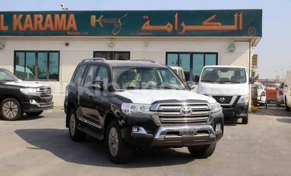 Acheter Import Voiture Toyota Land Cruiser Noir à Import - Dubai, Ouganda Acheter Import Voiture Toyota Land Cruiser Noir à Import - Dubai, Ouganda