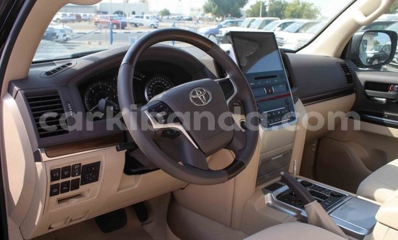 Acheter Import Voiture Toyota Land Cruiser Noir à Import - Dubai, Ouganda Acheter Import Voiture Toyota Land Cruiser Noir à Import - Dubai, Ouganda