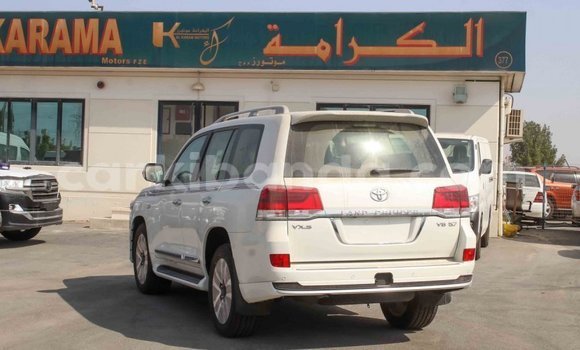 Acheter Import Voiture Toyota Land Cruiser Blanc à Import - Dubai, Ouganda Acheter Import Voiture Toyota Land Cruiser Blanc à Import - Dubai, Ouganda