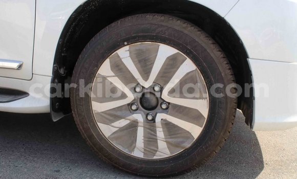 Acheter Import Voiture Toyota Land Cruiser Blanc à Import - Dubai, Ouganda Acheter Import Voiture Toyota Land Cruiser Blanc à Import - Dubai, Ouganda