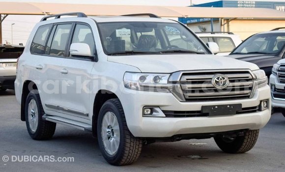 Gura Imported Toyota Land Cruiser White Imodoka i Import - Dubai mu Uganda Gura Imported Toyota Land Cruiser White Imodoka i Import - Dubai mu Uganda