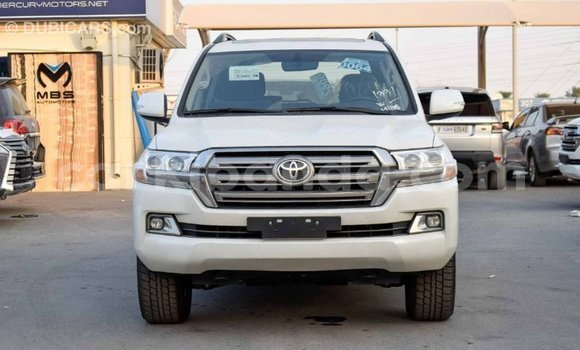 Gura Imported Toyota Land Cruiser White Imodoka i Import - Dubai mu Uganda Gura Imported Toyota Land Cruiser White Imodoka i Import - Dubai mu Uganda