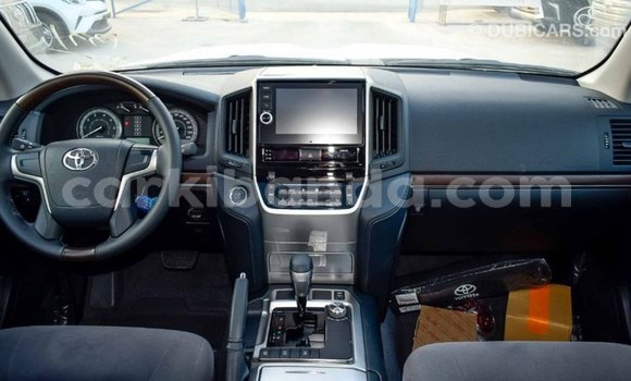 Gura Imported Toyota Land Cruiser White Imodoka i Import - Dubai mu Uganda Gura Imported Toyota Land Cruiser White Imodoka i Import - Dubai mu Uganda