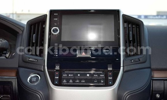 Gura Imported Toyota Land Cruiser White Imodoka i Import - Dubai mu Uganda Gura Imported Toyota Land Cruiser White Imodoka i Import - Dubai mu Uganda