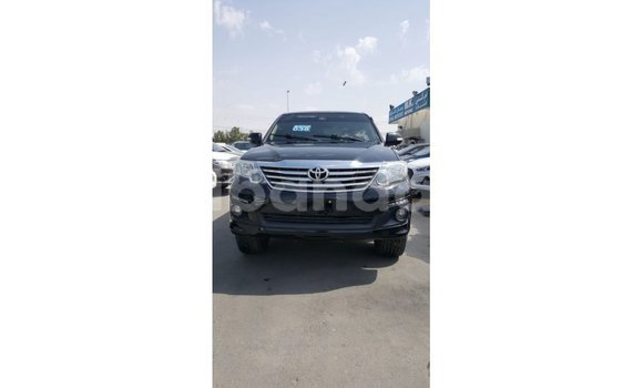 Acheter Import Voiture Toyota Fortuner Noir à Import - Dubai, Ouganda Acheter Import Voiture Toyota Fortuner Noir à Import - Dubai, Ouganda