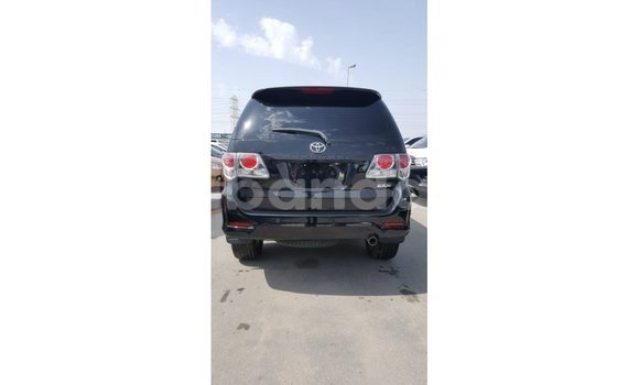 Acheter Import Voiture Toyota Fortuner Noir à Import - Dubai, Ouganda Acheter Import Voiture Toyota Fortuner Noir à Import - Dubai, Ouganda