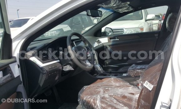 Nunua Imported Hyundai Sonata Nyeupe Gari ndani ya Import - Dubai nchini Uganda Nunua Imported Hyundai Sonata Nyeupe Gari ndani ya Import - Dubai nchini Uganda