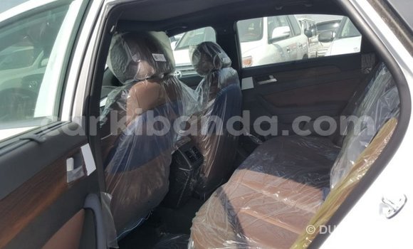 Nunua Imported Hyundai Sonata Nyeupe Gari ndani ya Import - Dubai nchini Uganda Nunua Imported Hyundai Sonata Nyeupe Gari ndani ya Import - Dubai nchini Uganda