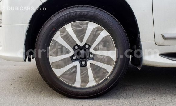 Nunua Imported Toyota Land Cruiser Nyeupe Gari ndani ya Import - Dubai nchini Uganda Nunua Imported Toyota Land Cruiser Nyeupe Gari ndani ya Import - Dubai nchini Uganda
