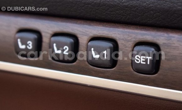 Nunua Imported Toyota Land Cruiser Nyeupe Gari ndani ya Import - Dubai nchini Uganda Nunua Imported Toyota Land Cruiser Nyeupe Gari ndani ya Import - Dubai nchini Uganda