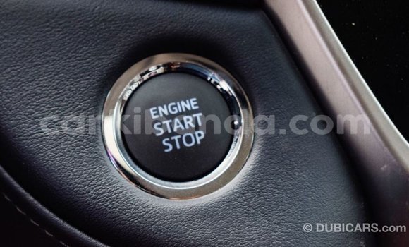 Nunua Imported Toyota Land Cruiser Nyeupe Gari ndani ya Import - Dubai nchini Uganda Nunua Imported Toyota Land Cruiser Nyeupe Gari ndani ya Import - Dubai nchini Uganda