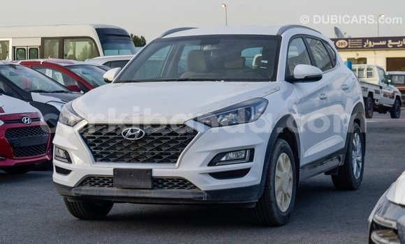 Gura Imported Hyundai Tucson White Imodoka i Import - Dubai mu Uganda Gura Imported Hyundai Tucson White Imodoka i Import - Dubai mu Uganda