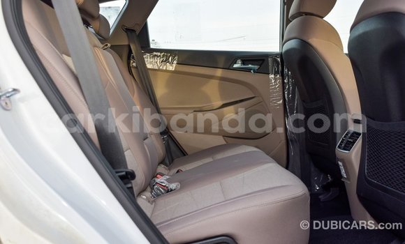 Gura Imported Hyundai Tucson White Imodoka i Import - Dubai mu Uganda Gura Imported Hyundai Tucson White Imodoka i Import - Dubai mu Uganda