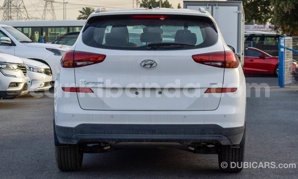 Gura Imported Hyundai Tucson White Imodoka i Import - Dubai mu Uganda Gura Imported Hyundai Tucson White Imodoka i Import - Dubai mu Uganda