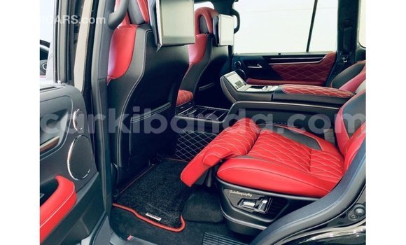 Nunua Imported Lexus LX Nyeusi Gari ndani ya Import - Dubai nchini Uganda Nunua Imported Lexus LX Nyeusi Gari ndani ya Import - Dubai nchini Uganda