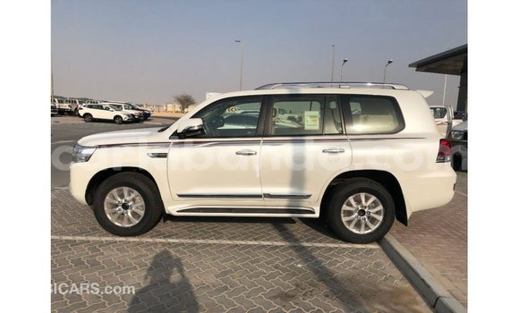 Buy Import Toyota Land Cruiser White Car in Import - Dubai in Uganda Buy Import Toyota Land Cruiser White Car in Import - Dubai in Uganda