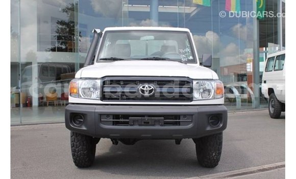 Gura Imported Toyota Land Cruiser White Imodoka i Import - Dubai mu Uganda Gura Imported Toyota Land Cruiser White Imodoka i Import - Dubai mu Uganda