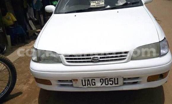 Nunua Ilio tumika Toyota Corona Nyeupe Gari ndani ya Kampala nchini Uganda Nunua Ilio tumika Toyota Corona Nyeupe Gari ndani ya Kampala nchini Uganda