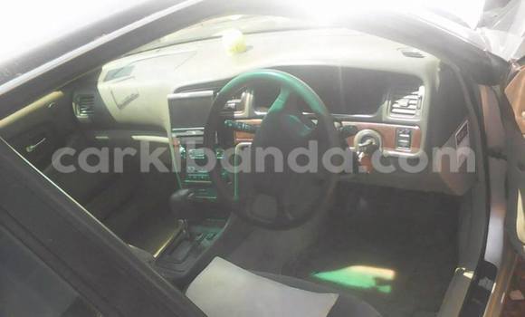 Nunua Ilio tumika Toyota Mark II Fedha Gari ndani ya Kampala nchini Uganda Nunua Ilio tumika Toyota Mark II Fedha Gari ndani ya Kampala nchini Uganda