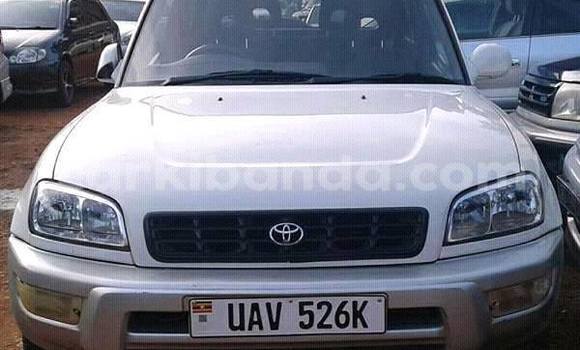 Nunua Ilio tumika Toyota RAV4 Nyeupe Gari ndani ya Kampala nchini Uganda Nunua Ilio tumika Toyota RAV4 Nyeupe Gari ndani ya Kampala nchini Uganda