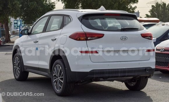 Gura Imported Hyundai Tucson White Imodoka i Import - Dubai mu Uganda Gura Imported Hyundai Tucson White Imodoka i Import - Dubai mu Uganda