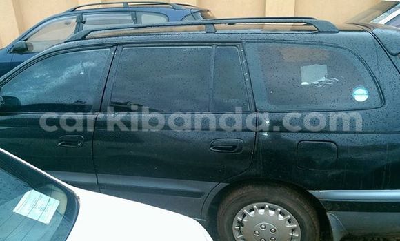 Gura Yakoze Toyota Caldina Black Imodoka i Kampala mu Uganda Gura Yakoze Toyota Caldina Black Imodoka i Kampala mu Uganda