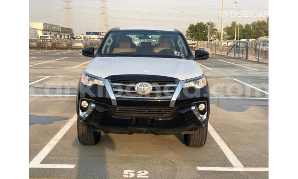 Acheter Import Voiture Toyota Fortuner Noir à Import - Dubai, Ouganda Acheter Import Voiture Toyota Fortuner Noir à Import - Dubai, Ouganda