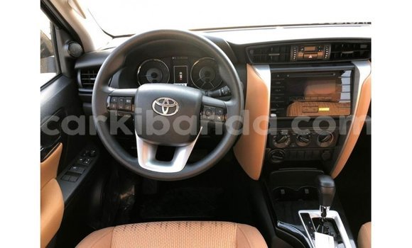 Acheter Import Voiture Toyota Fortuner Noir à Import - Dubai, Ouganda Acheter Import Voiture Toyota Fortuner Noir à Import - Dubai, Ouganda