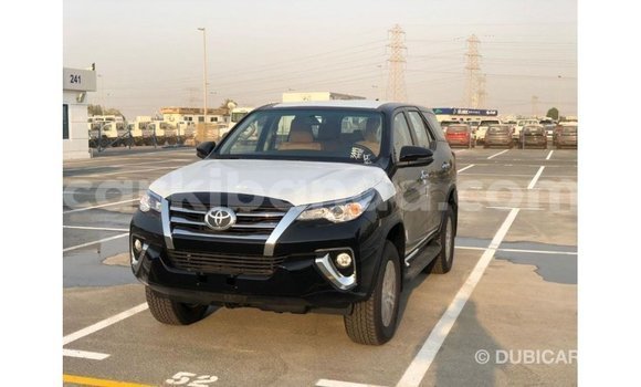 Acheter Import Voiture Toyota Fortuner Noir à Import - Dubai, Ouganda Acheter Import Voiture Toyota Fortuner Noir à Import - Dubai, Ouganda
