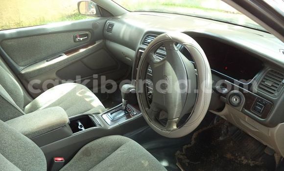 Gura Yakoze Toyota Mark II Black Imodoka i Kampala mu Uganda Gura Yakoze Toyota Mark II Black Imodoka i Kampala mu Uganda