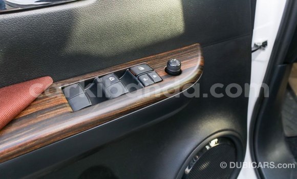 Acheter Import Voiture Toyota Hilux Blanc à Import - Dubai, Ouganda Acheter Import Voiture Toyota Hilux Blanc à Import - Dubai, Ouganda