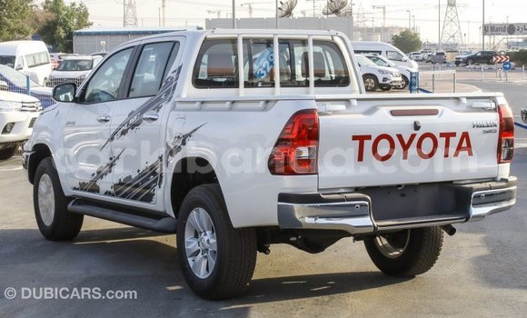 Acheter Import Voiture Toyota Hilux Blanc à Import - Dubai, Ouganda Acheter Import Voiture Toyota Hilux Blanc à Import - Dubai, Ouganda