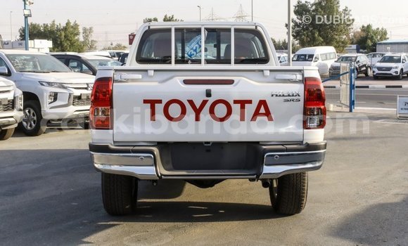 Acheter Import Voiture Toyota Hilux Blanc à Import - Dubai, Ouganda Acheter Import Voiture Toyota Hilux Blanc à Import - Dubai, Ouganda
