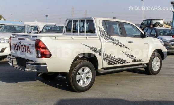 Acheter Import Voiture Toyota Hilux Blanc à Import - Dubai, Ouganda Acheter Import Voiture Toyota Hilux Blanc à Import - Dubai, Ouganda