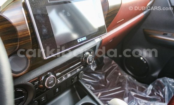 Acheter Import Voiture Toyota Hilux Blanc à Import - Dubai, Ouganda Acheter Import Voiture Toyota Hilux Blanc à Import - Dubai, Ouganda