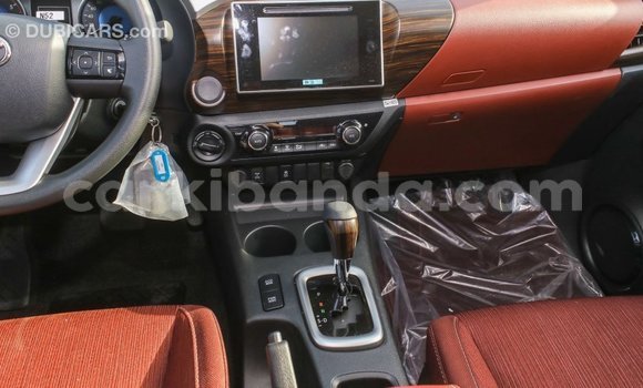 Acheter Import Voiture Toyota Hilux Blanc à Import - Dubai, Ouganda Acheter Import Voiture Toyota Hilux Blanc à Import - Dubai, Ouganda