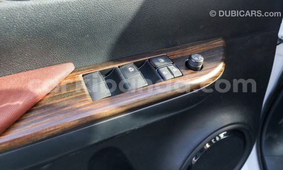 Acheter Import Voiture Toyota Hilux Blanc à Import - Dubai, Ouganda Acheter Import Voiture Toyota Hilux Blanc à Import - Dubai, Ouganda