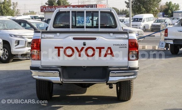 Acheter Import Voiture Toyota Hilux Blanc à Import - Dubai, Ouganda Acheter Import Voiture Toyota Hilux Blanc à Import - Dubai, Ouganda