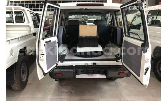 Gura Imported Toyota Land Cruiser White Imodoka i Import - Dubai mu Uganda Gura Imported Toyota Land Cruiser White Imodoka i Import - Dubai mu Uganda