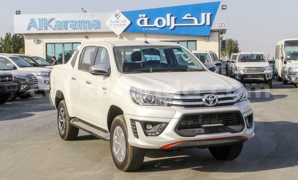 Acheter Import Voiture Toyota Hilux Blanc à Import - Dubai, Ouganda Acheter Import Voiture Toyota Hilux Blanc à Import - Dubai, Ouganda