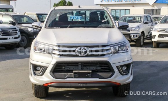 Acheter Import Voiture Toyota Hilux Blanc à Import - Dubai, Ouganda Acheter Import Voiture Toyota Hilux Blanc à Import - Dubai, Ouganda