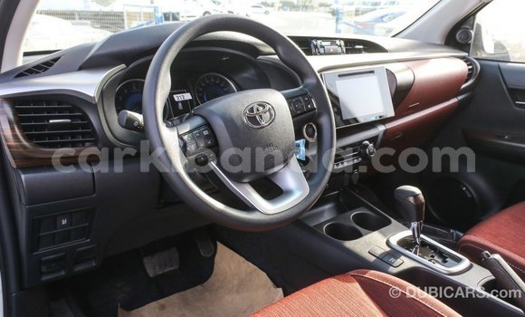 Acheter Import Voiture Toyota Hilux Blanc à Import - Dubai, Ouganda Acheter Import Voiture Toyota Hilux Blanc à Import - Dubai, Ouganda