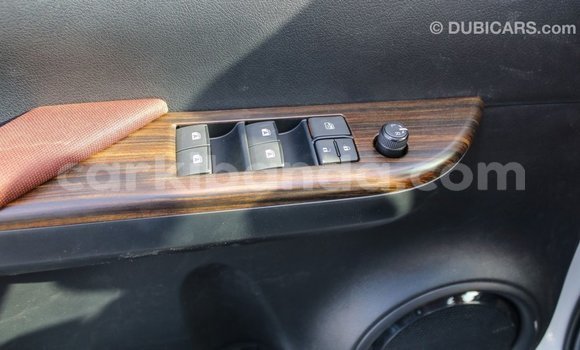 Acheter Import Voiture Toyota Hilux Blanc à Import - Dubai, Ouganda Acheter Import Voiture Toyota Hilux Blanc à Import - Dubai, Ouganda