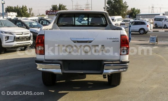 Acheter Import Voiture Toyota Hilux Blanc à Import - Dubai, Ouganda Acheter Import Voiture Toyota Hilux Blanc à Import - Dubai, Ouganda
