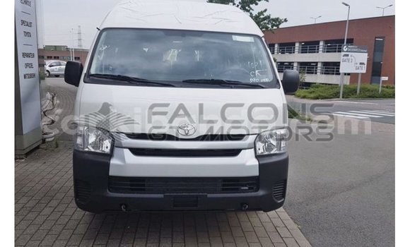 Acheter Import Voiture Toyota Hiace Blanc à Import - Dubai, Ouganda Acheter Import Voiture Toyota Hiace Blanc à Import - Dubai, Ouganda