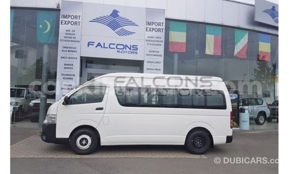 Acheter Import Voiture Toyota Hiace Blanc à Import - Dubai, Ouganda Acheter Import Voiture Toyota Hiace Blanc à Import - Dubai, Ouganda